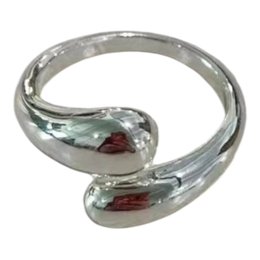 The silver hug me ring